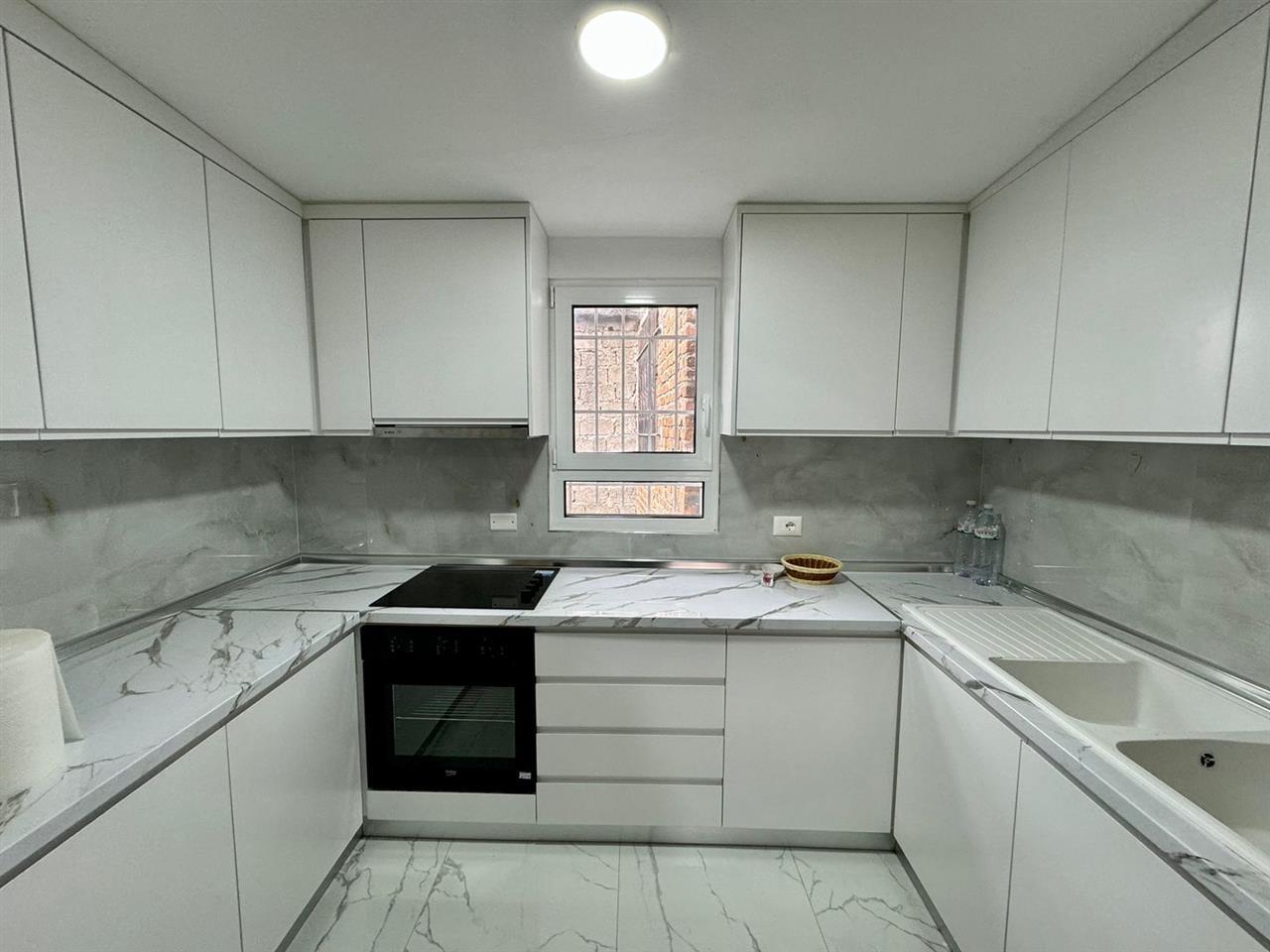 Synej,shtepi ,zone e qete,mbas mbikalimit te rruges Skuraj.