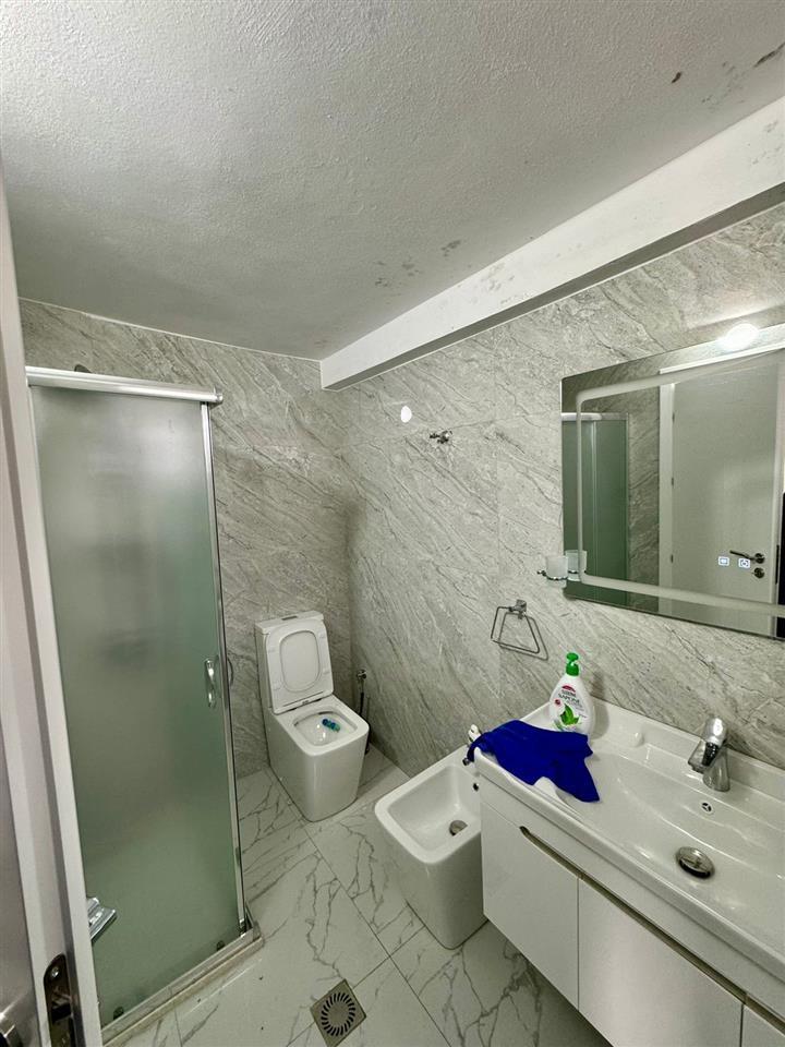 Synej,shtepi ,zone e qete,mbas mbikalimit te rruges Skuraj.