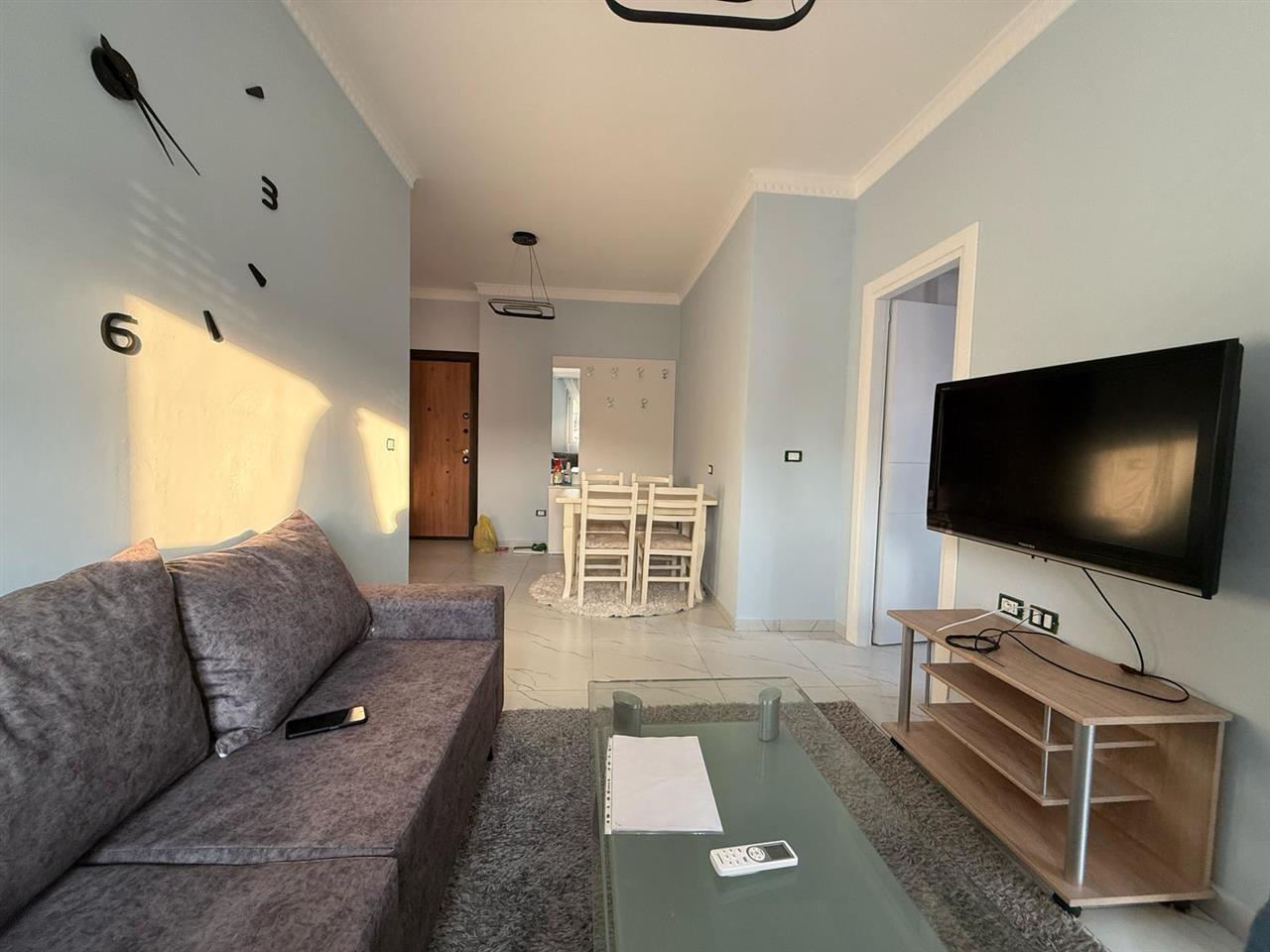 Jepet me Qera Apartament 1+1 i mobiluar tek 5 Maji