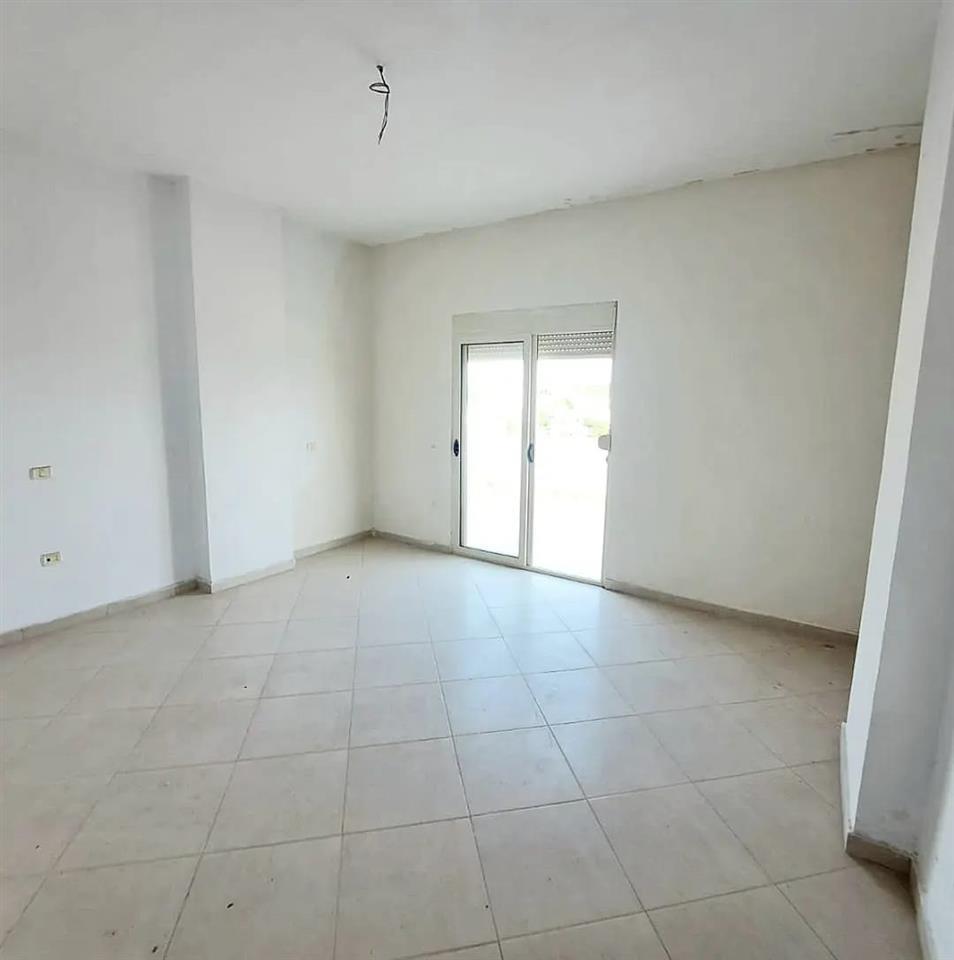 Kavaje,apartament 2+1+2 tualete+ super verande ,afer qendres