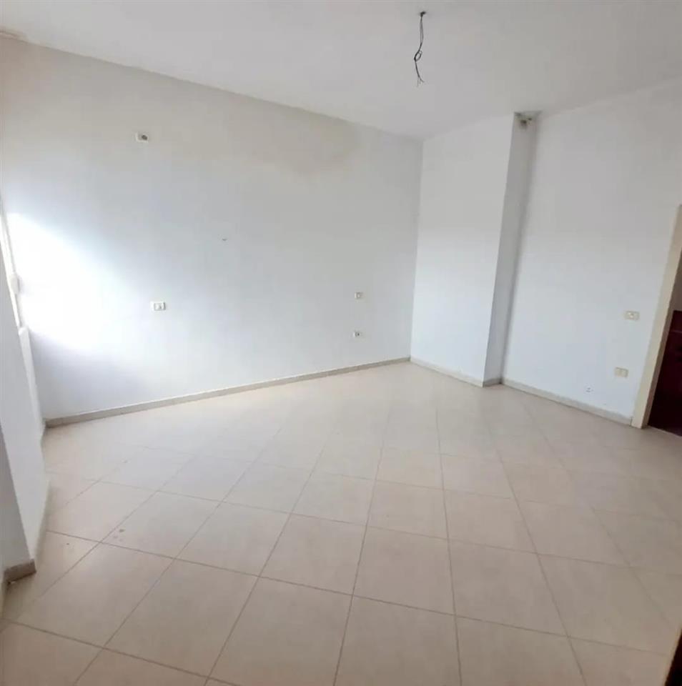 Kavaje,apartament 2+1+2 tualete+ super verande ,afer qendres
