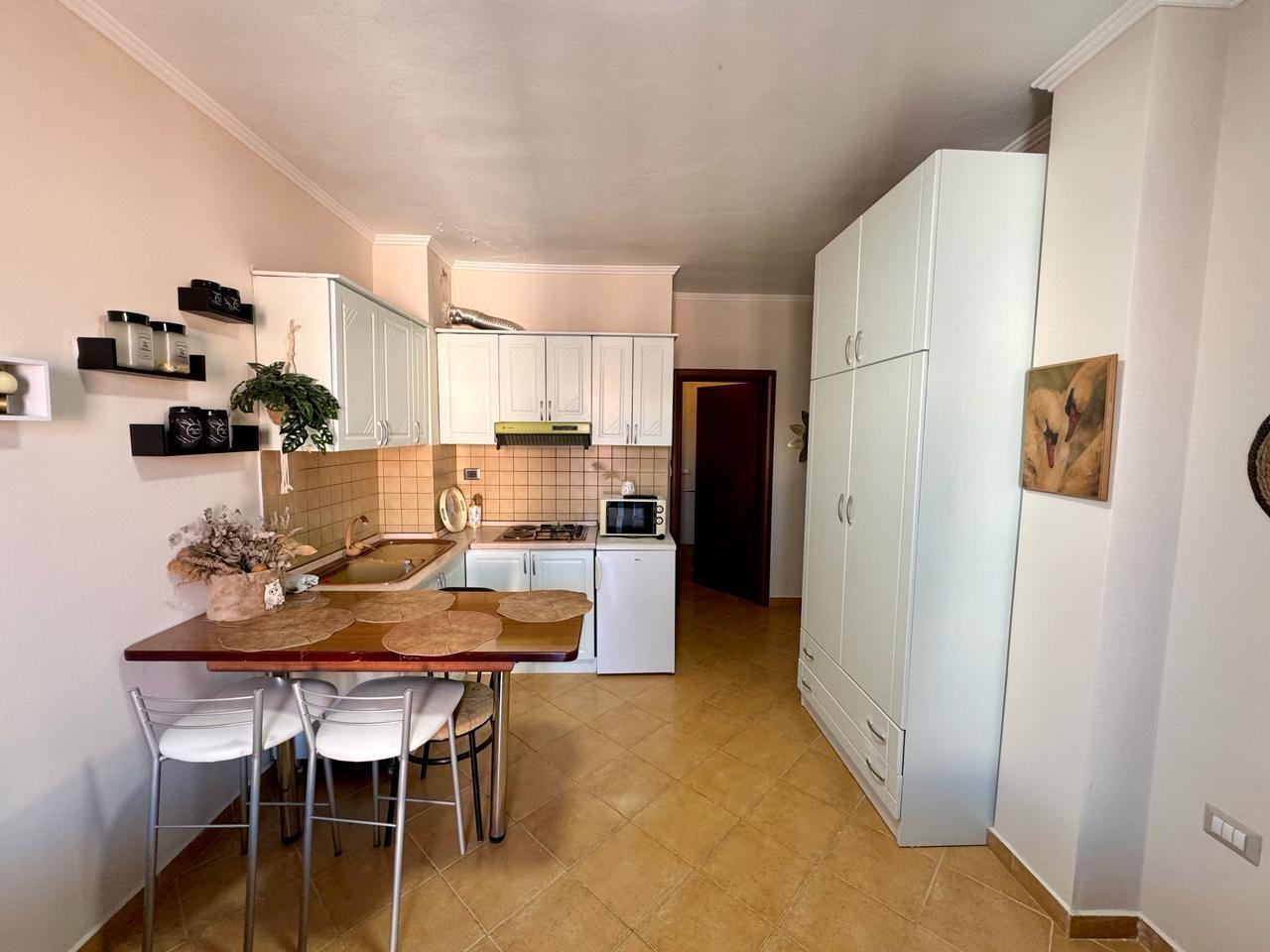 Golem,Shitet /Qira garsoniere ne zone kompleksi,afer Miami.