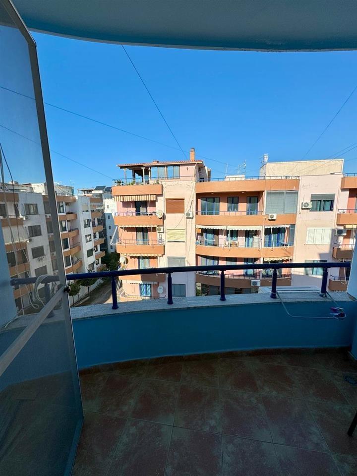 Golem,Shitet /Qira garsoniere ne zone kompleksi,afer Miami.