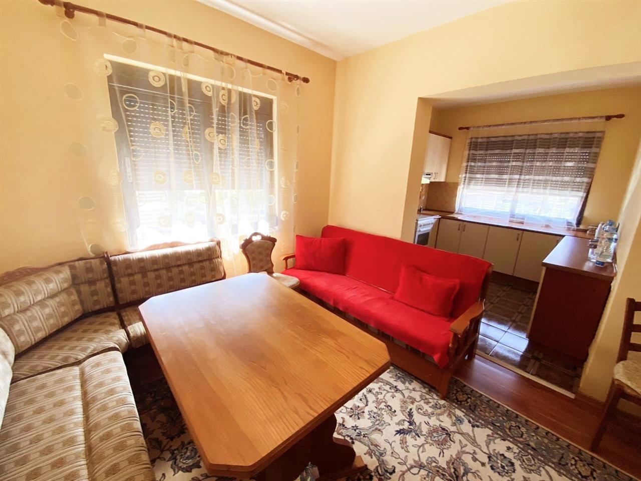 Kavaje,shtepi 3 kateshe ,afer me qendren.