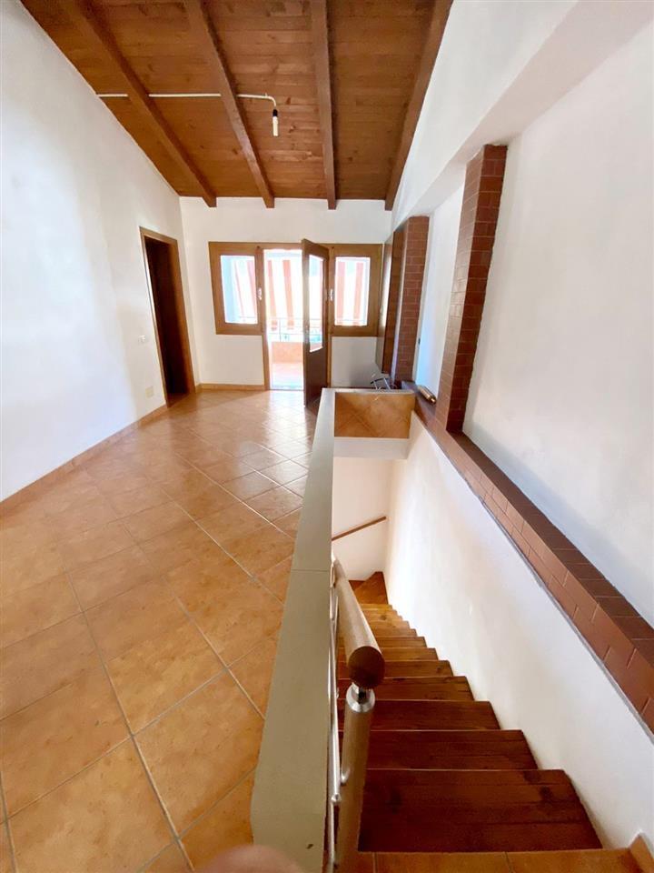 Kavaje,shtepi 3 kateshe ,afer me qendren.