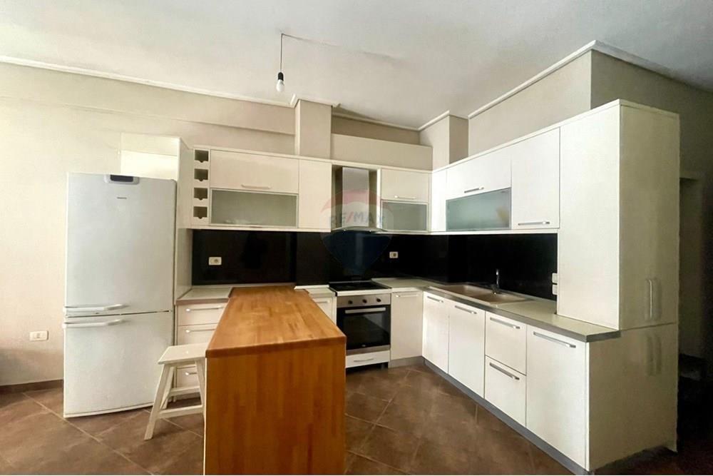 APARTAMENT 2+1 PER QERA TE PALLATET E VERDHA