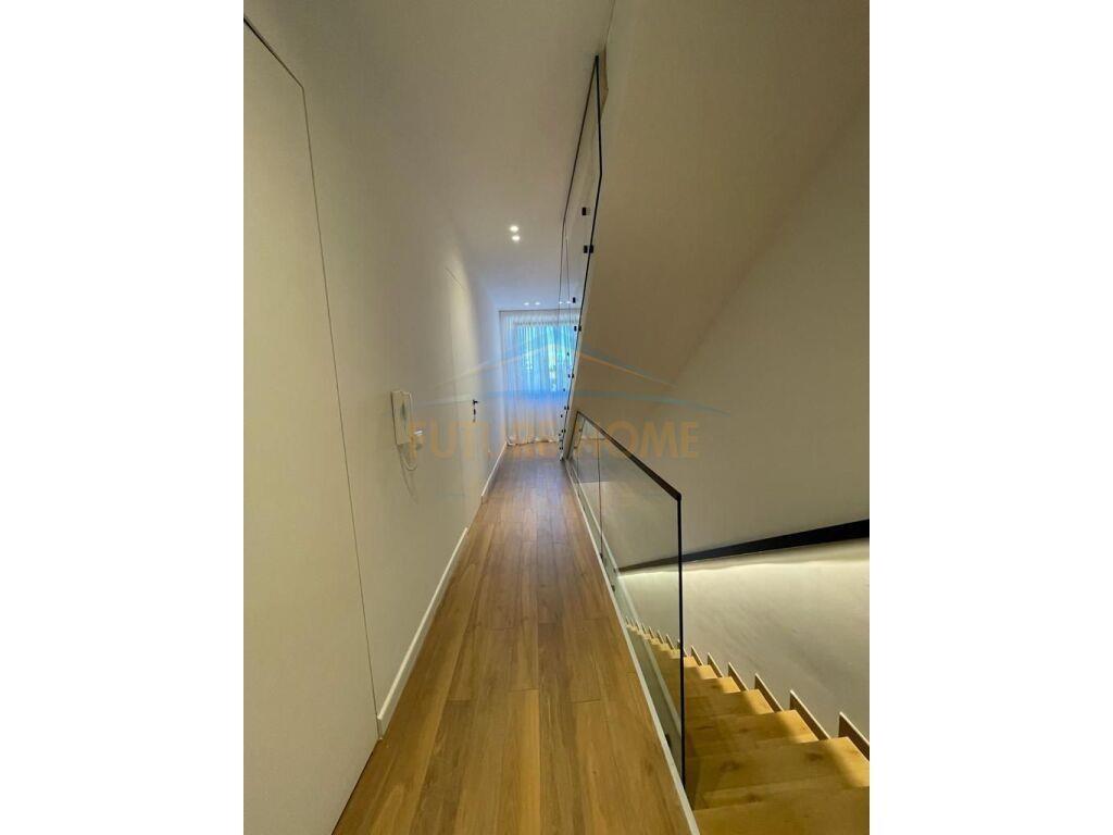 Qera, Vilë 3-Katëshe, TEG , Tiranë.