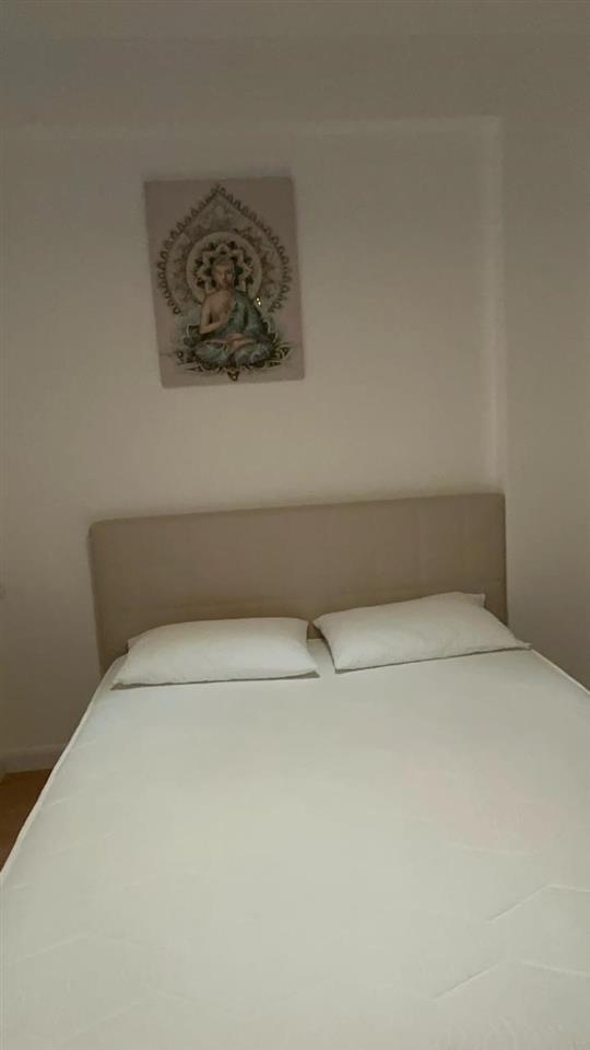 Jepet me qera ditore Apt 2+1 I mobiluar Qerret