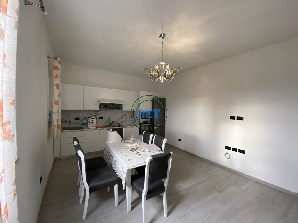 Shitet, Shtëpi Private 2-Katëshe, Shkozet