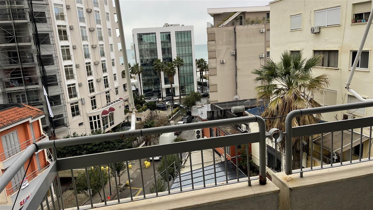 Apartamenti me qera e mobiluar 1+1 82merta prane Hotel Arvit