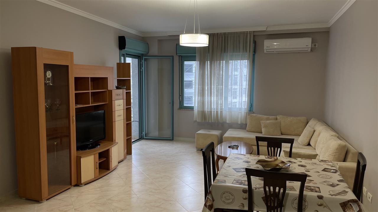 Apartamenti me qera e mobiluar 1+1 82merta prane Hotel Arvit
