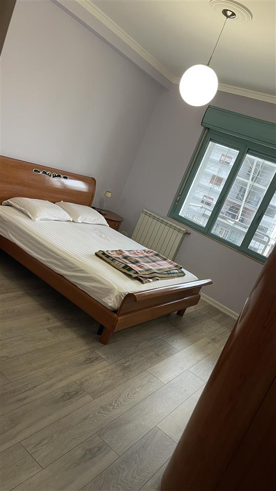 Apartamenti me qera e mobiluar 1+1 82merta prane Hotel Arvit