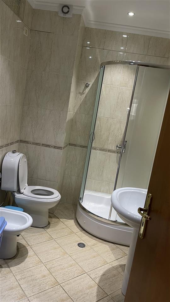 Apartamenti me qera e mobiluar 1+1 82merta prane Hotel Arvit