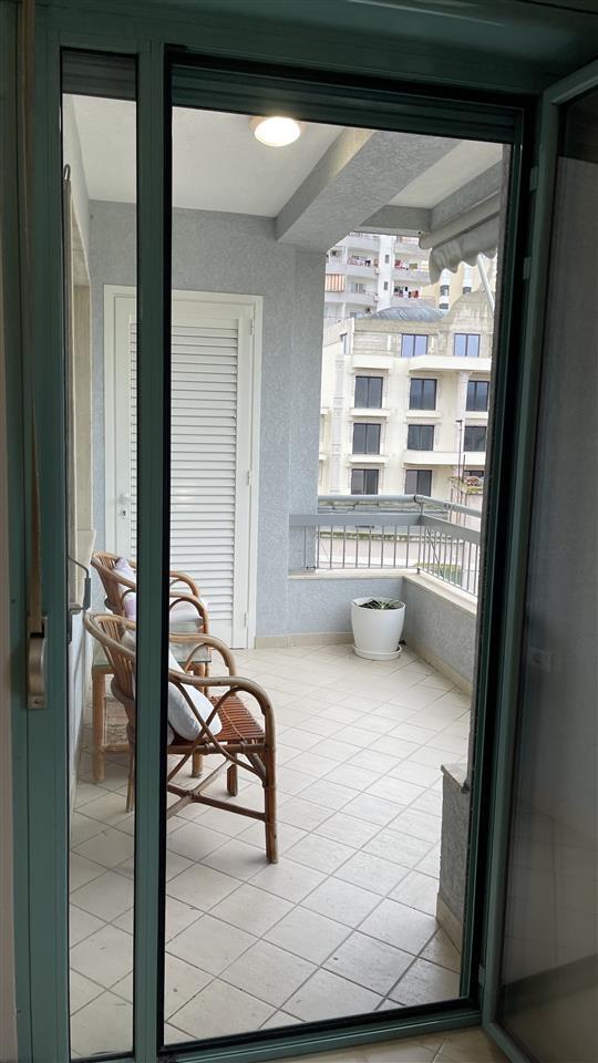 Apartamenti me qera e mobiluar 1+1 82merta prane Hotel Arvit