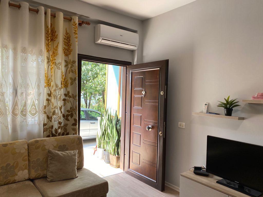 Apartament me Qira