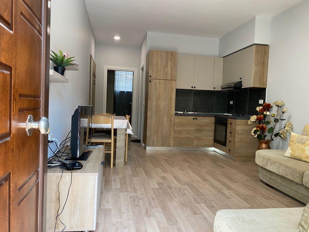 Apartament me Qira