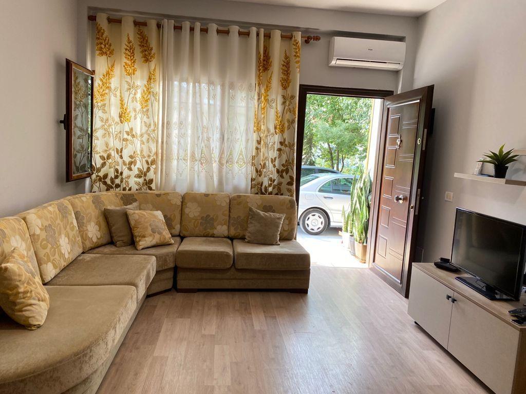Apartament me Qira