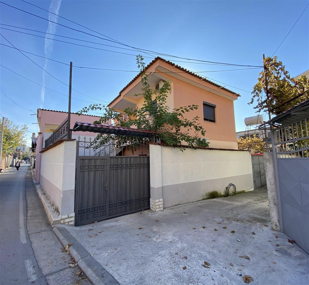 Jepet shtepi me qera 2+1 350 padiskutim