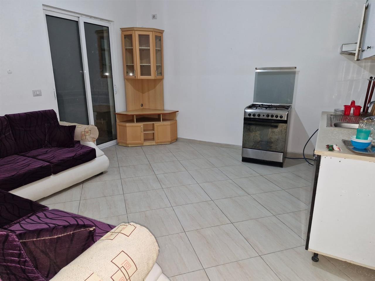 Jepet me qira apartament 2+1 tek Unaza, afer Tregut te madh