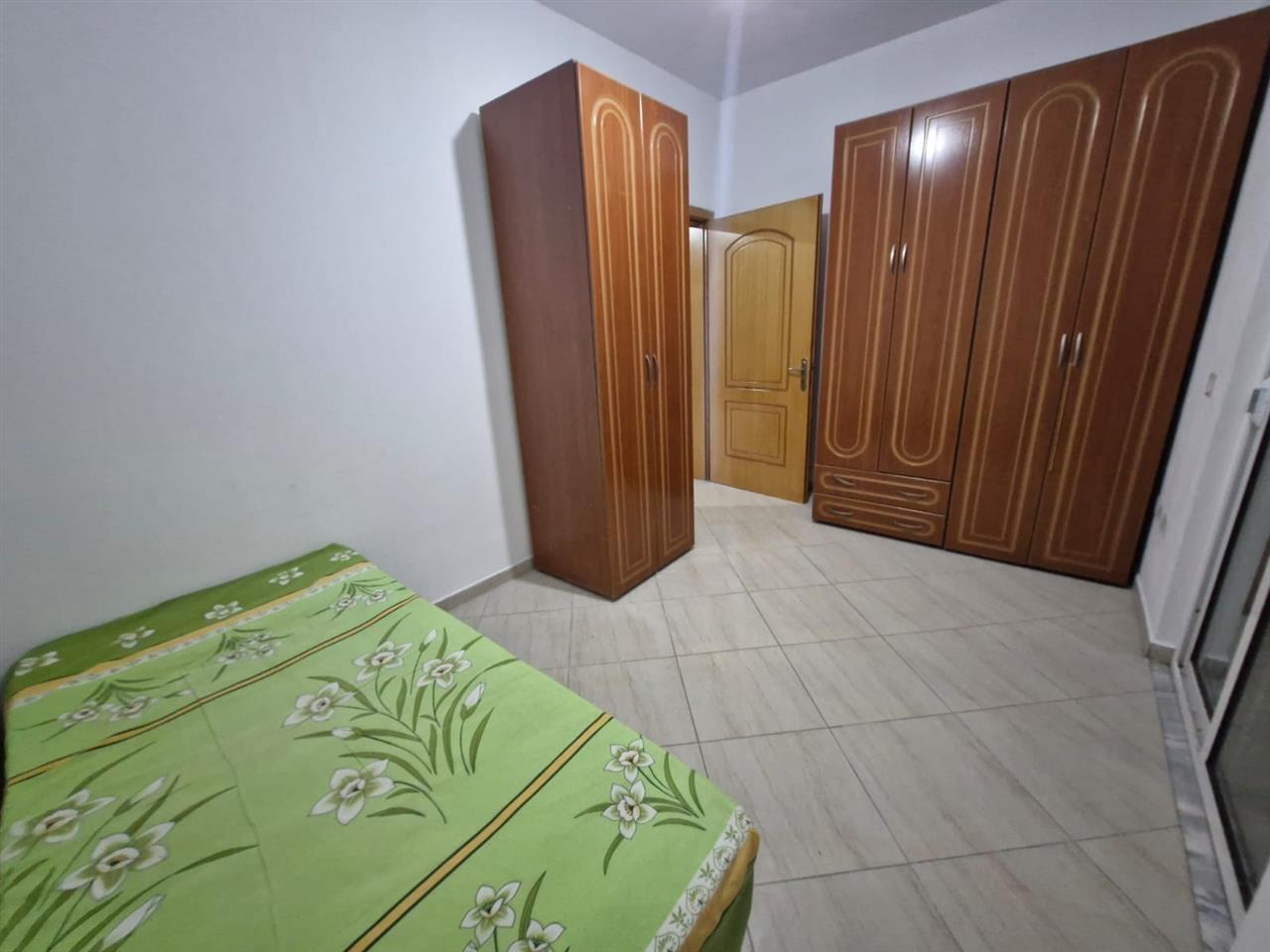 Jepet me qira apartament 2+1 tek Unaza, afer Tregut te madh