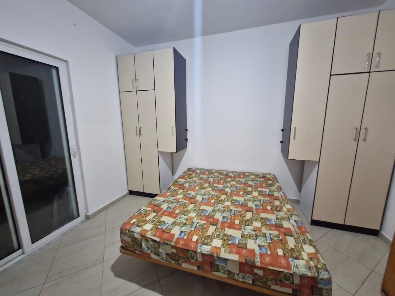 Jepet me qira apartament 2+1 tek Unaza, afer Tregut te madh