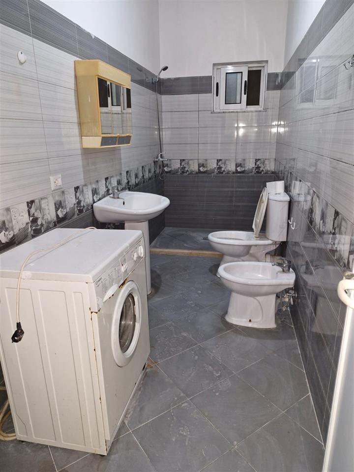 Jepet me qira apartament 2+1 tek Unaza, afer Tregut te madh