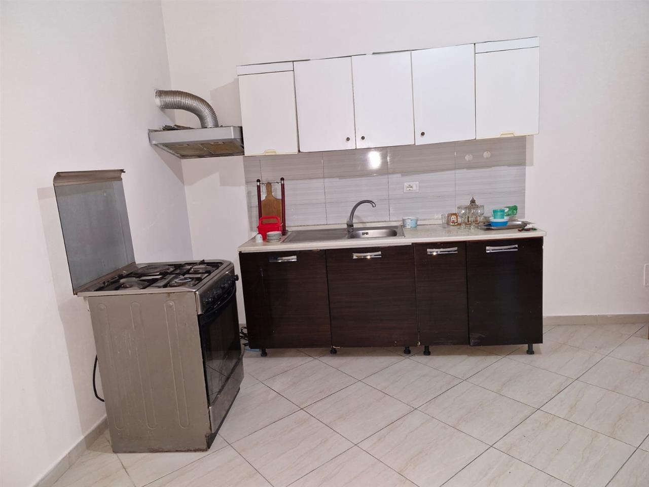 Jepet me qira apartament 2+1 tek Unaza, afer Tregut te madh