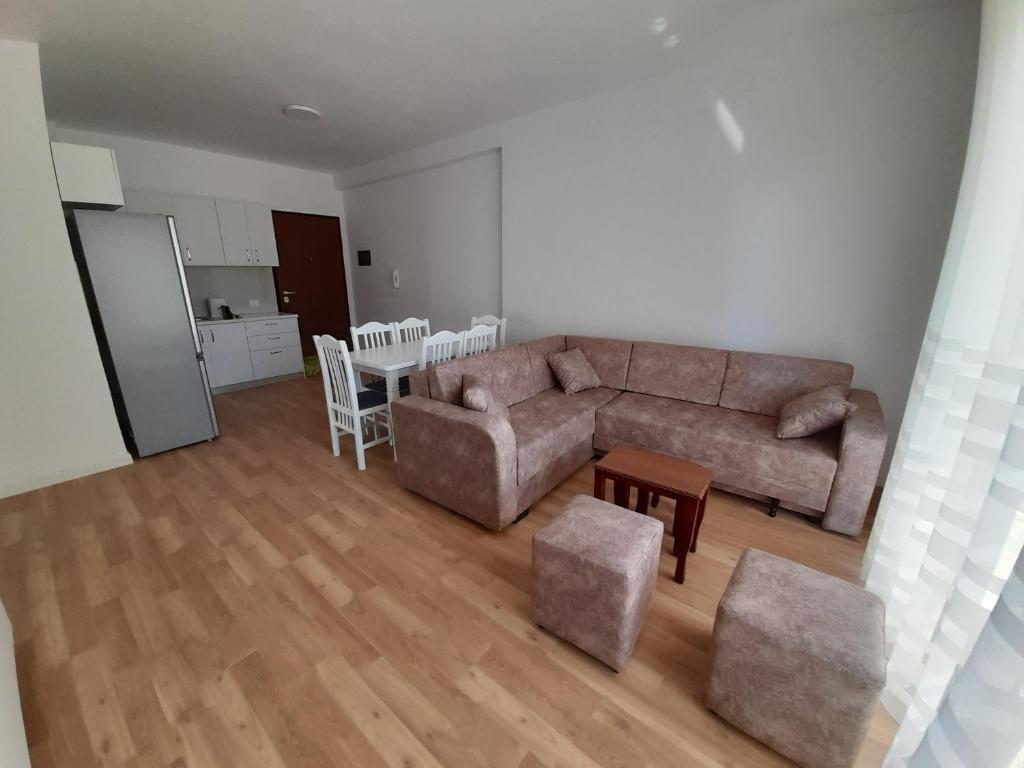 Durres, shes apartament 2+1+Ballkon Kati 4