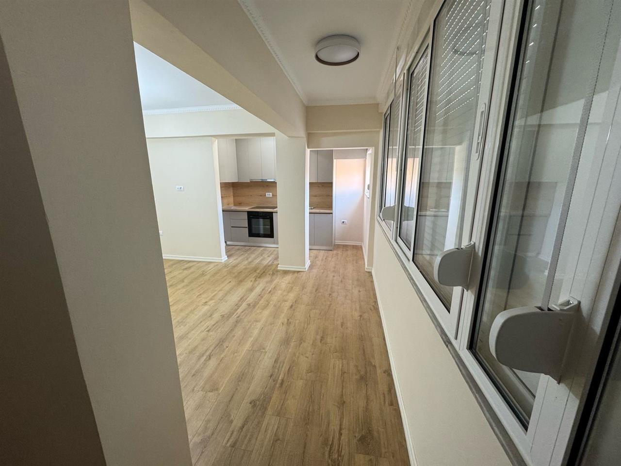 Apartament 2+1 ne shitje, prane Portit Durres.