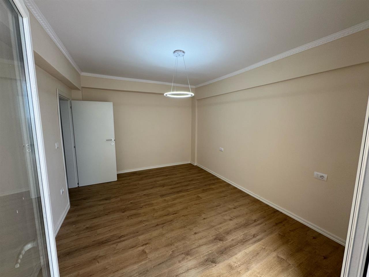 Apartament 2+1 ne shitje, prane Portit Durres.