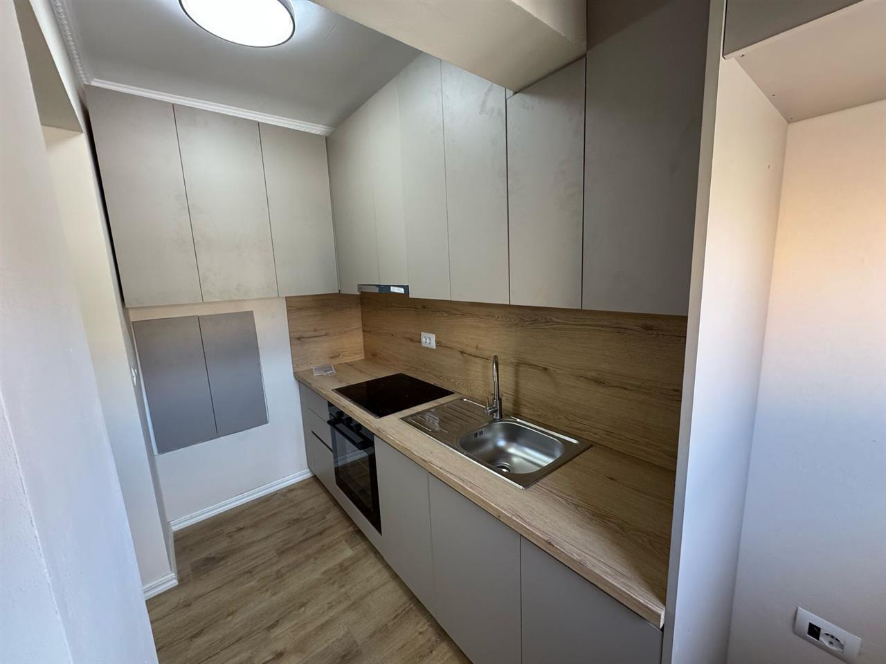 Apartament 2+1 ne shitje, prane Portit Durres.