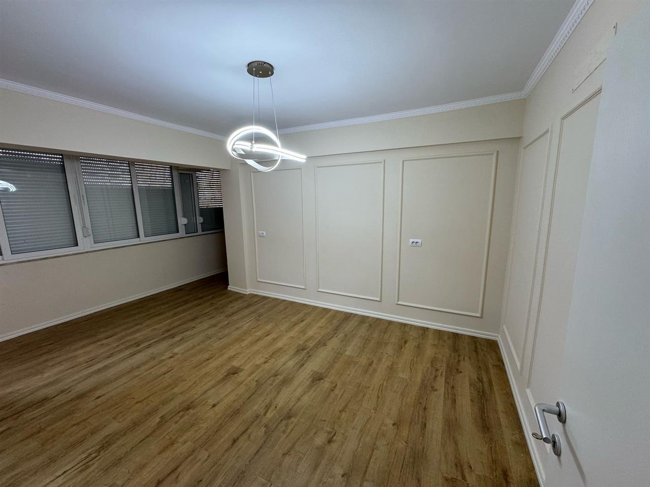 Apartament 2+1 ne shitje, prane Portit Durres.