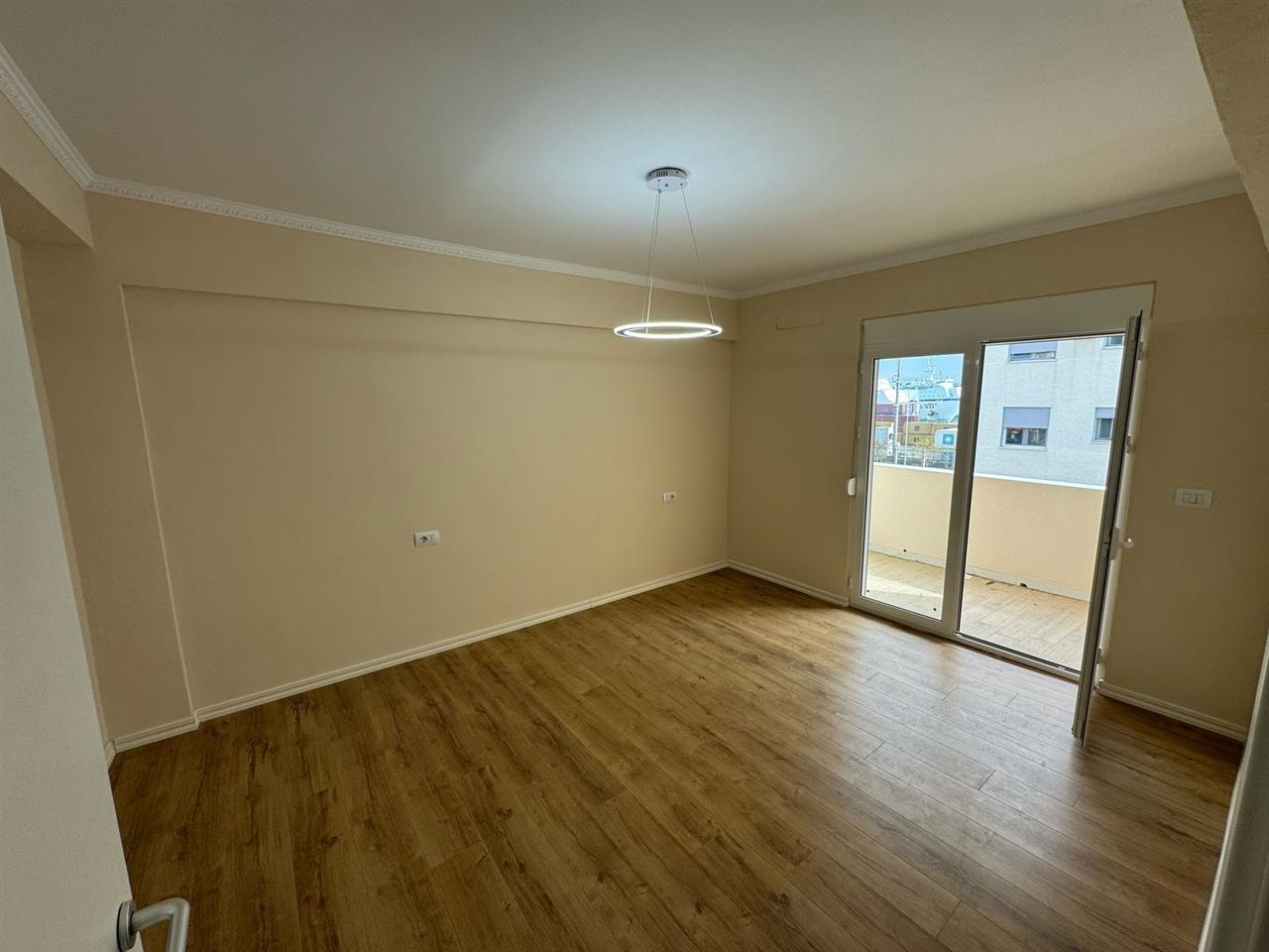 Apartament 2+1 ne shitje, prane Portit Durres.
