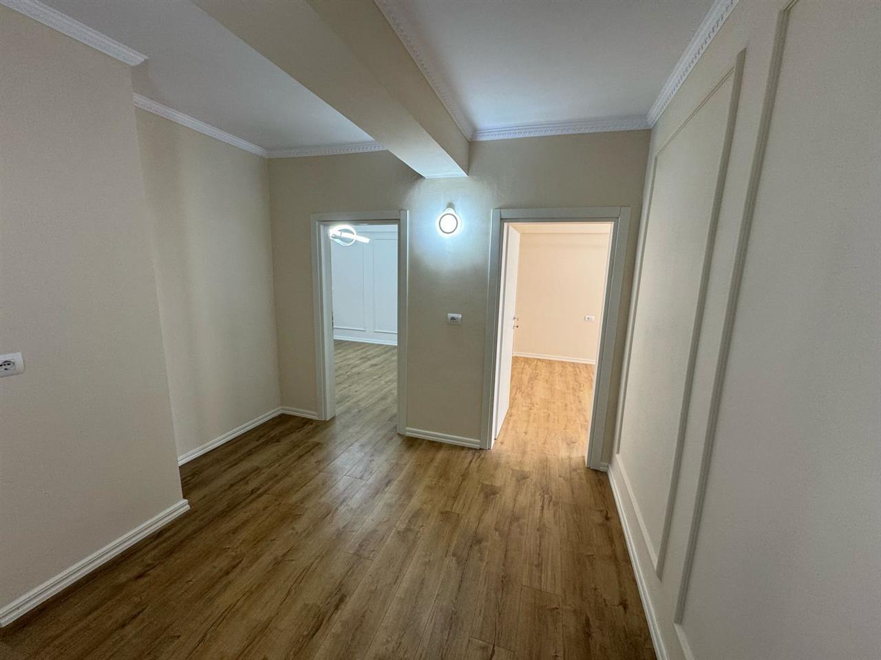 Apartament 2+1 ne shitje, prane Portit Durres.