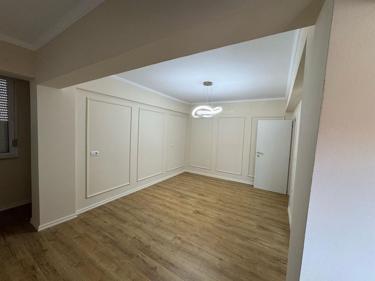 Apartament 2+1 ne shitje, prane Portit Durres.