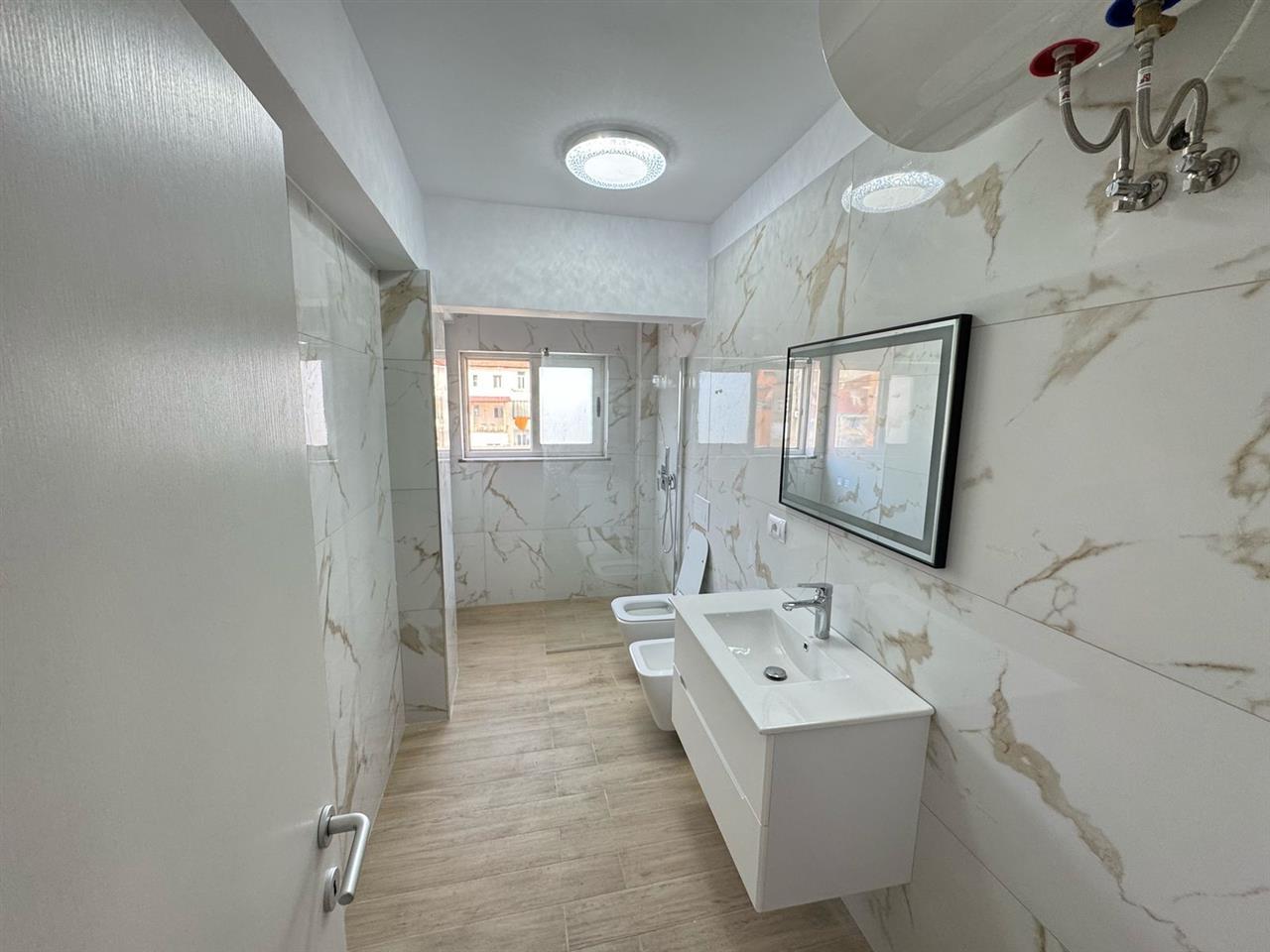 Apartament 2+1 ne shitje, prane Portit Durres.