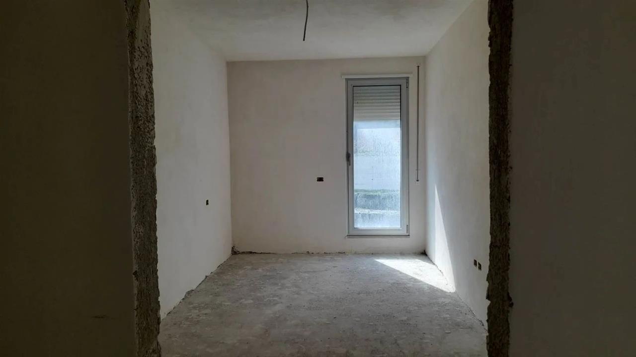 Apartament 2+1 ne shitje, Currila