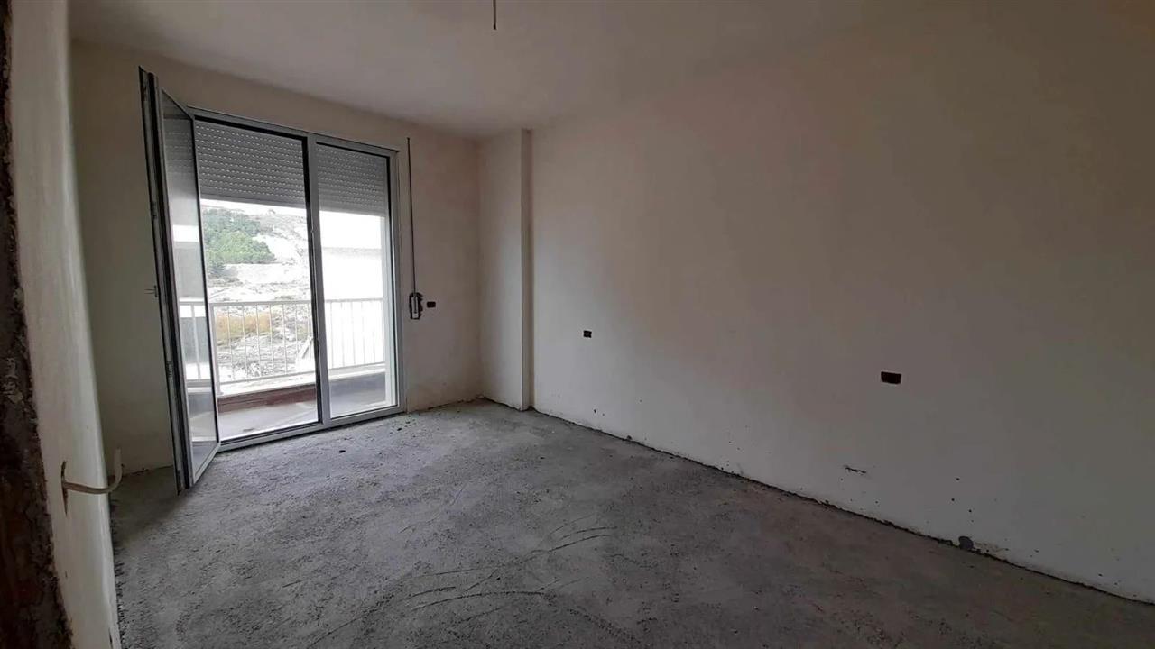 Apartament 2+1 ne shitje, Currila