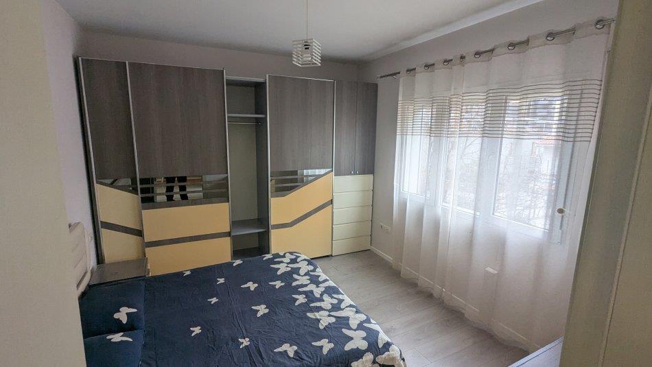 1+1 me Parkim per qira te Rruga Jordan Misja, afer Gener 2