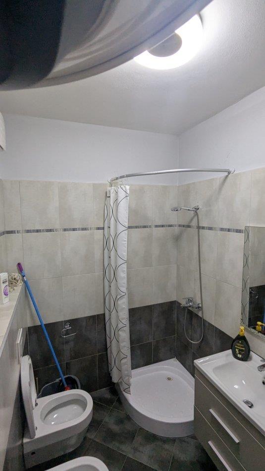 1+1 me Parkim per qira te Rruga Jordan Misja, afer Gener 2