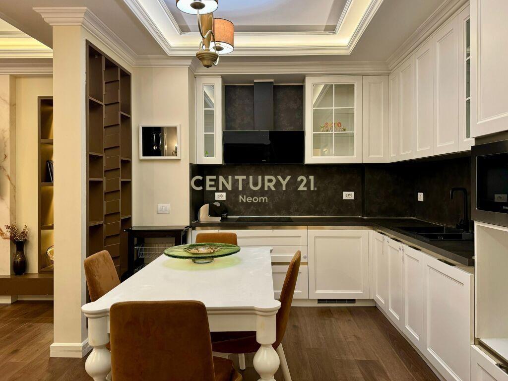 SHITJE, APARTAMENT 2+1+PARKIM, PRANE STADIUMIT AIR ALBANIA!