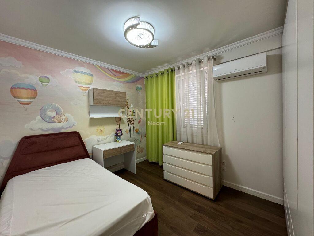 SHITJE, APARTAMENT 2+1+PARKIM, PRANE STADIUMIT AIR ALBANIA!