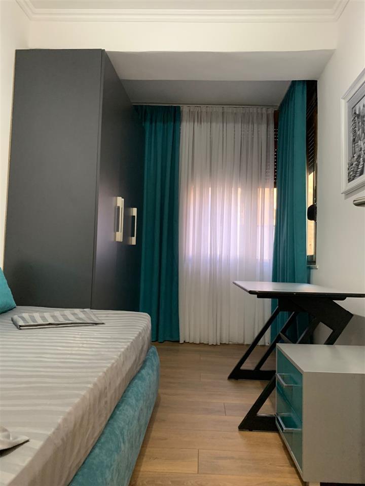APARTAMENT ME QERA 3+1 RRUGA DERVISH HEKALI 700 EURO