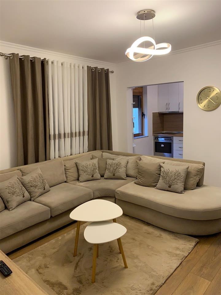 APARTAMENT ME QERA 3+1 RRUGA DERVISH HEKALI 700 EURO