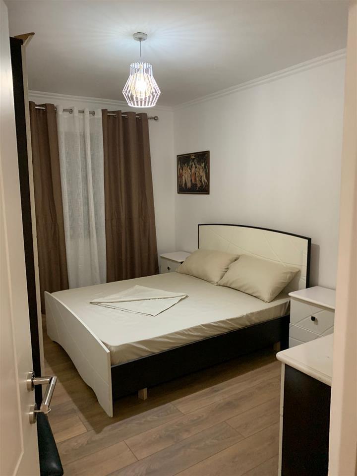 APARTAMENT ME QERA 3+1 RRUGA DERVISH HEKALI 700 EURO