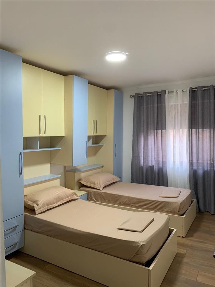 APARTAMENT ME QERA 3+1 RRUGA DERVISH HEKALI 700 EURO
