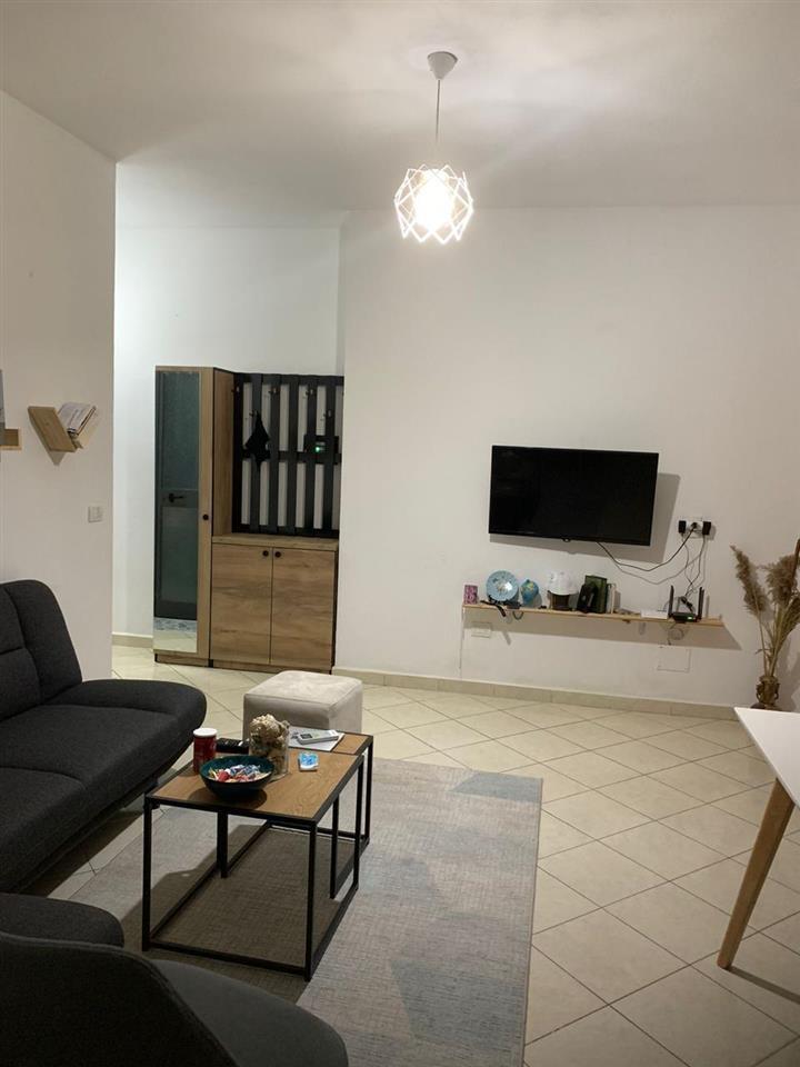 Shitet Apartament Okazion rrota e kuqe plazh