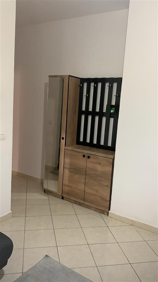 Shitet Apartament Okazion rrota e kuqe plazh