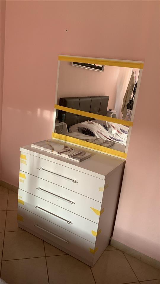 Shitet Apartament Okazion rrota e kuqe plazh