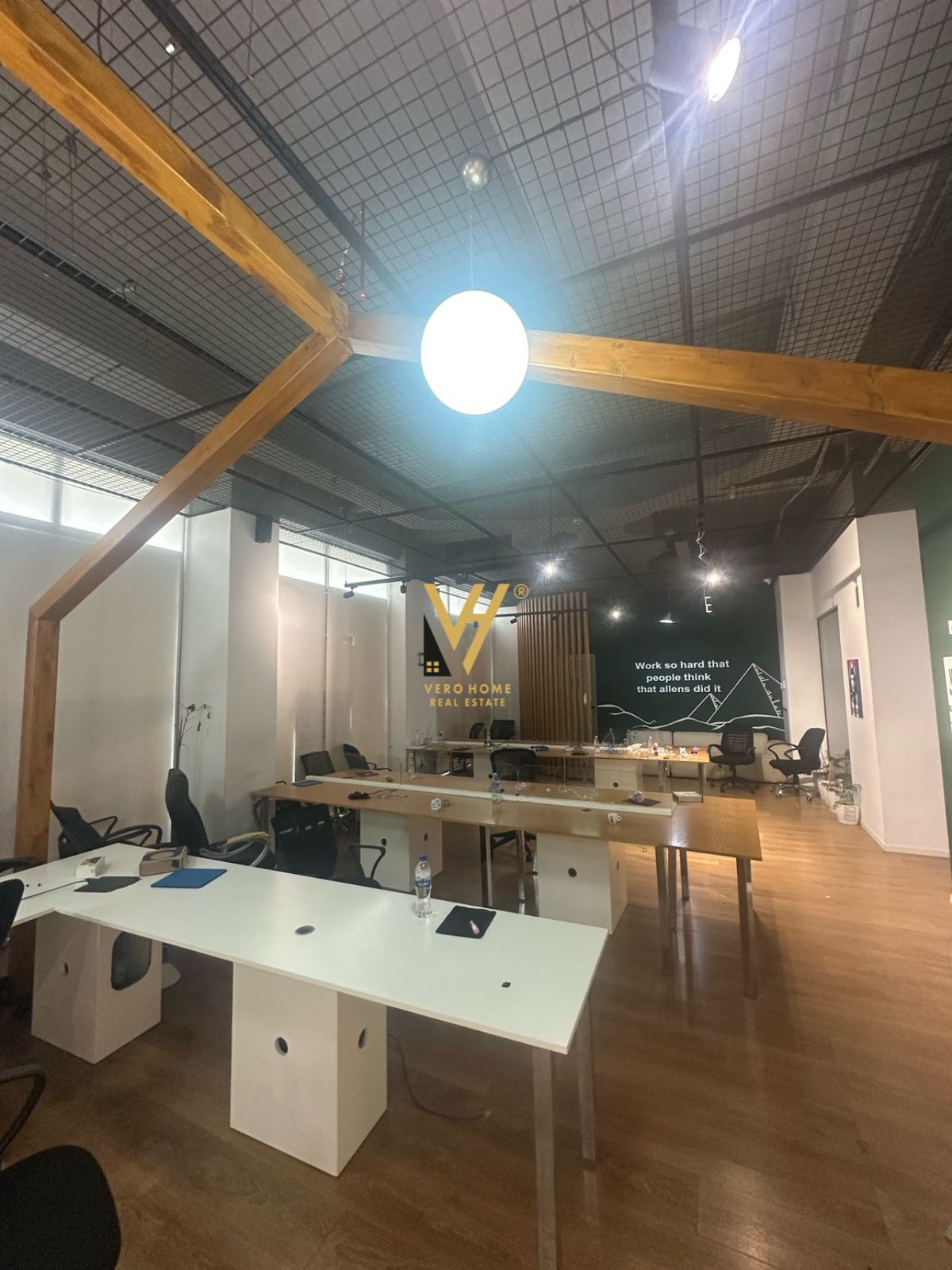 ZYRE 500M2 ME QERA TE KOMUNA E PARISIT 5.000 EURO